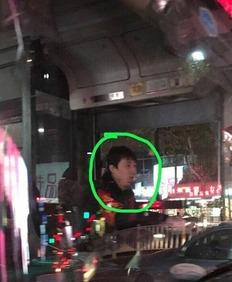 娱乐吃瓜酱坐公交车,揭秘明星幕后趣事